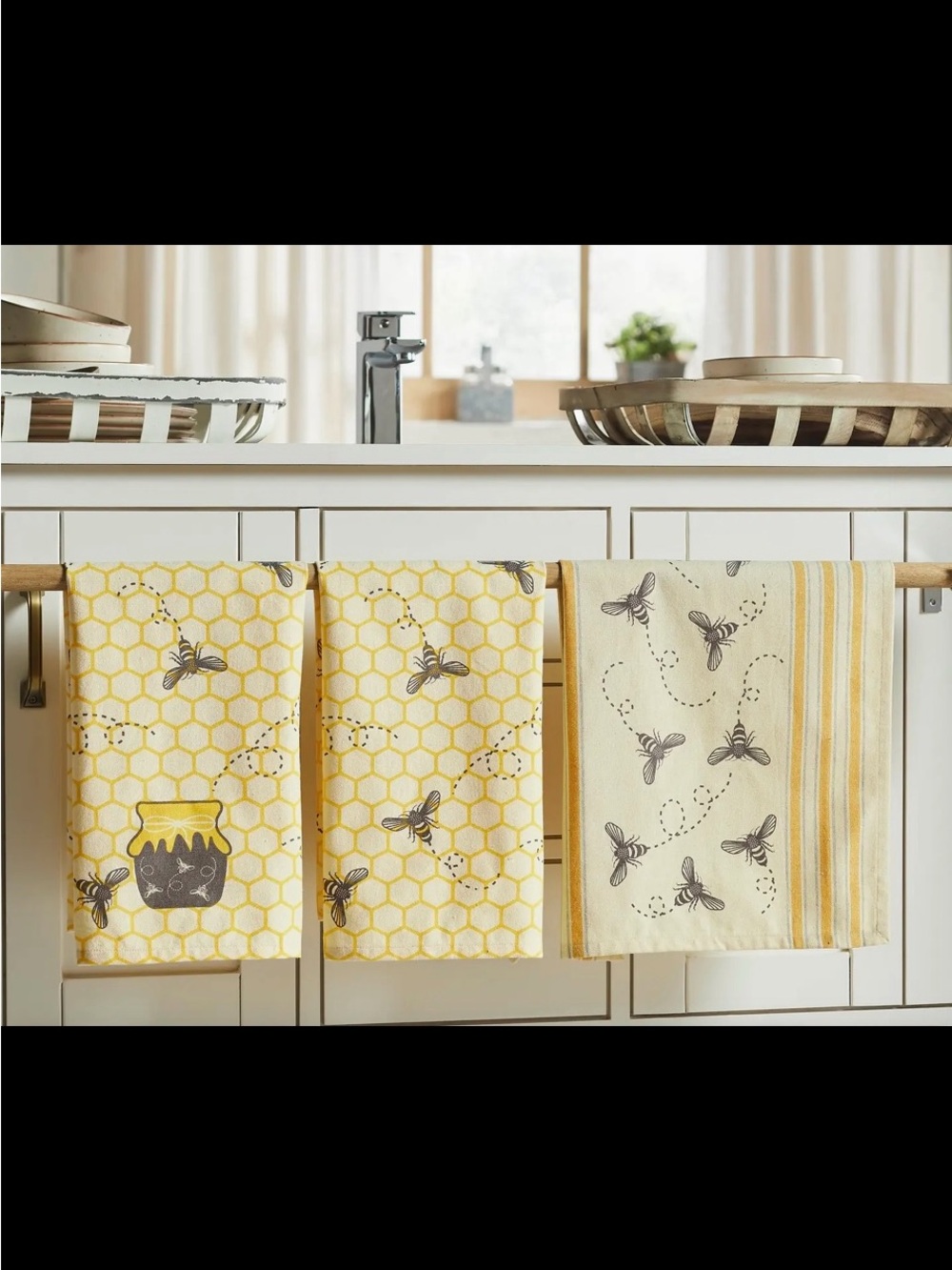 Buzzy Bee Honey Bee Kitchen Towels. Set of 3.